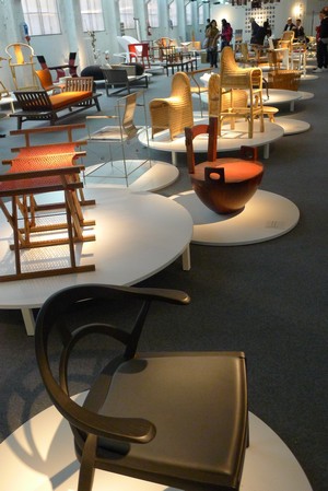 “坐下来”中国当代坐具展现场