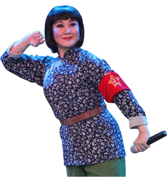 Liu Danli in Performing Opera  Red Guards at  Honghu Lake