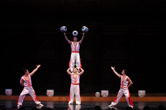 Paper Cut, Inner Bottle Painting and New Year Painting Gained Popularity among Overseas Audiences