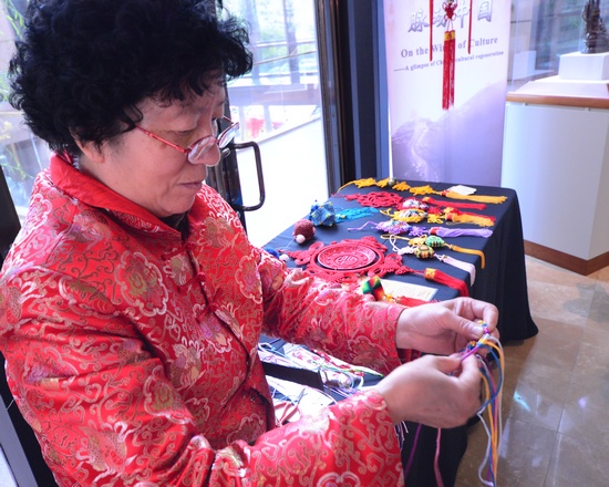 现场制作中国结