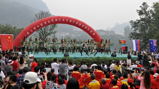 蒙古国国家歌舞团在宜昌清江画廊度假区巡演