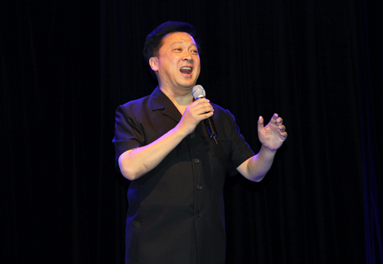 郁钧剑激情演唱《小白杨》