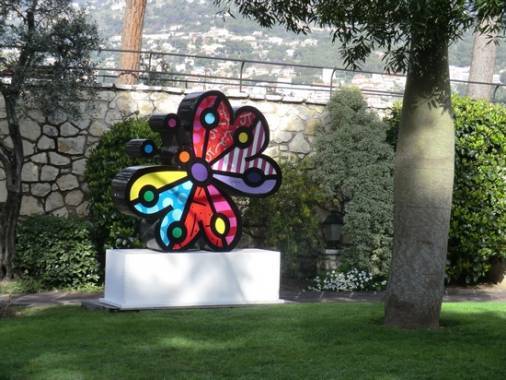 街头随处可见雕塑作品