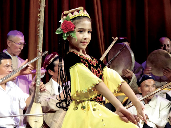 文化自觉视野下的新疆民间艺术考察