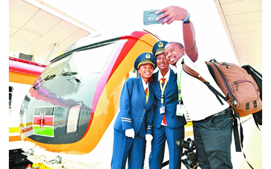 光明日报:携手共建人类命运共同体