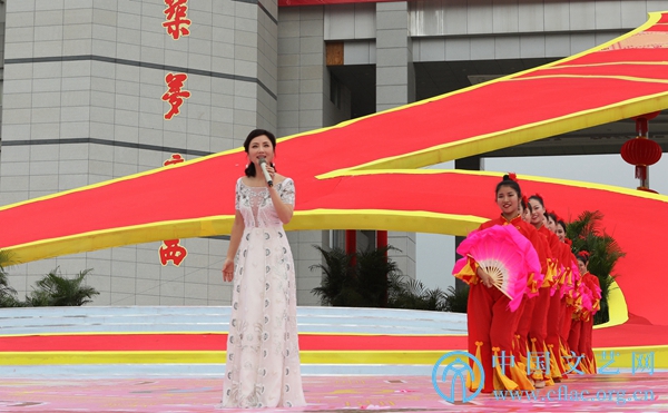 中国文联文艺志愿服务团送欢乐下基层走进广