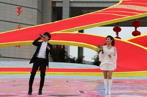 中国文联文艺志愿服务团送欢乐下基层走进广