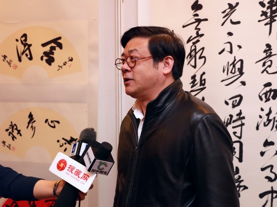 中国美术家协会秘书长徐里接受媒体采访