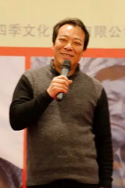 参展画家代表李晓柱为开幕式致辞