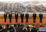 新一届中央政治局常委同中外记者见面