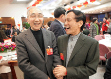 文艺界代表委员亲切交谈