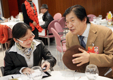 文艺界委员接受记者采访