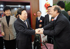 孙家正、赵实与文艺家亲切交谈