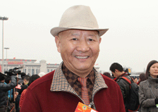 丹增委员步入会场