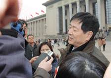 濮存昕委员接受媒体采访