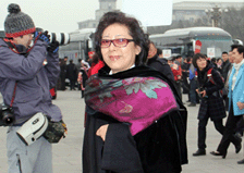 关牧村委员步入会场