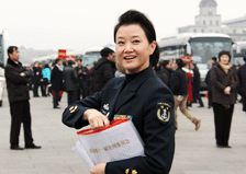 宋祖英委员步入会场