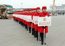 一道亮丽的红色风景引人注目