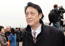 谭利华委员步入会场