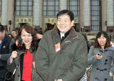 濮存昕委员接受媒体采访