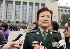 宋春丽委员接受媒体采访