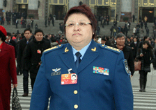 韩红委员走出会场