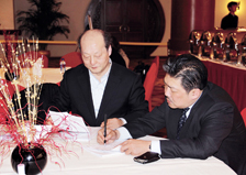 关峡委员、余隆委员联名酝酿提案