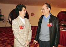 委员伉俪耿其昌、李维康小组会外交流