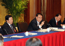 李长春看望文艺界委员