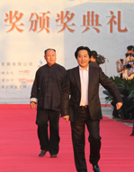 王霙、谷伟带领“特型演员”团队登上红毯.jpg
