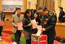 代表投出庄严一票