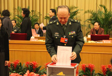 代表投出庄严一票