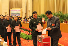 代表投出庄严一票