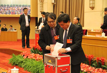 代表投出庄严一票