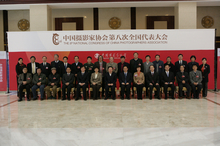 赵实向顾问颁发聘书