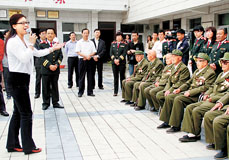 艺术家在延安开展文艺慰问活动