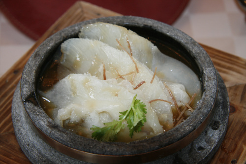 火山石烧胶参翅 火山石烧胶参翅