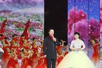 阎维文、殷秀梅演唱歌曲《百花迎春颂》.jpg
