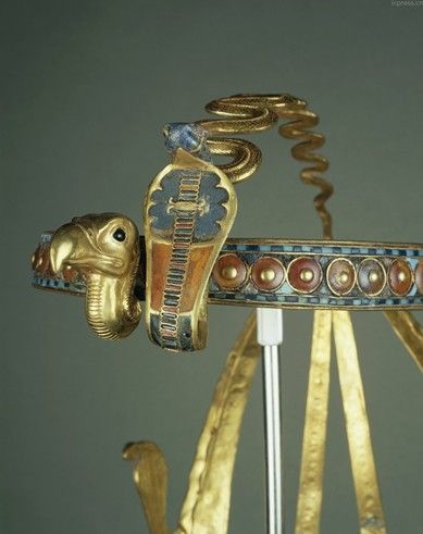 古埃及法老图坦卡蒙王座上的眼镜蛇装饰