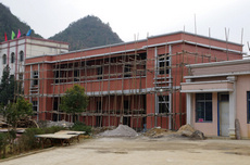 岩腊乡九年制学校教师宿舍楼正在改造.jpg