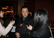 黄宏委员接受记者采访