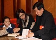 刘大为委员为记者讲述提案