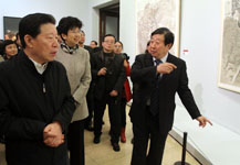 孙家正、赵实等参观展览