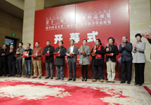 孙家正、黄坤明、赵实、蔡武为获奖者颁奖