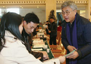 全国政协委员赵长青报到