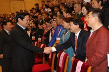 刘奇葆与参会代表握手_副本_副本.jpg
