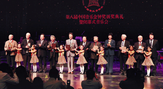 阎肃获第八届中国音乐金钟奖终身成就奖