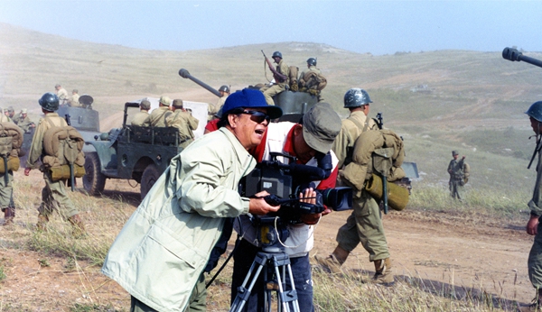 1999年,李前宽导演在大连拍摄《抗美援朝》