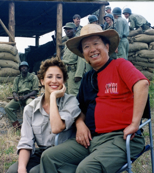 电视剧《抗美援朝》,李前宽导演与美国女演员丹妮拉在一起_副本