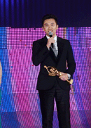 苏有朋获得最佳男配角.gif